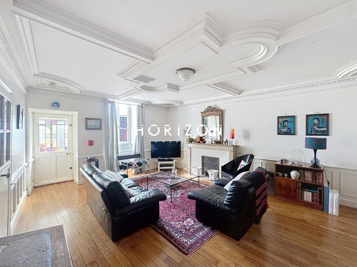 Image No.9-5 Bed Property for sale