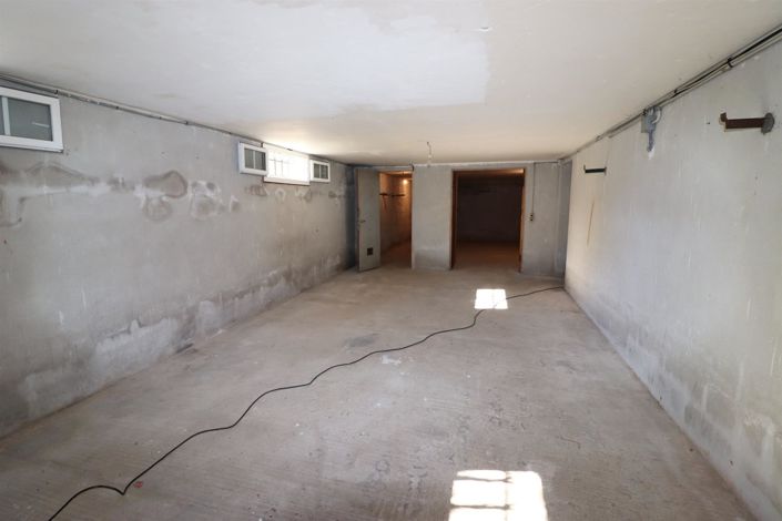 Image No.18-5 Bed House for sale