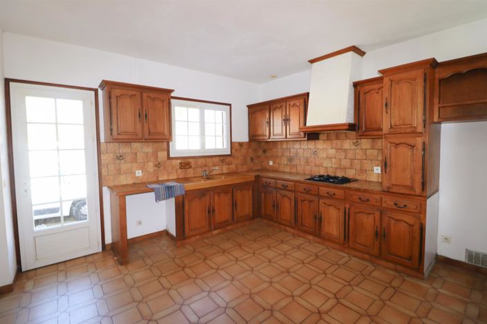 Image No.3-5 Bed House for sale