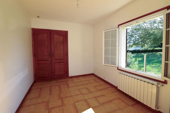 Image No.8-5 Bed House for sale