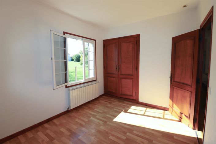 Image No.9-5 Bed House for sale