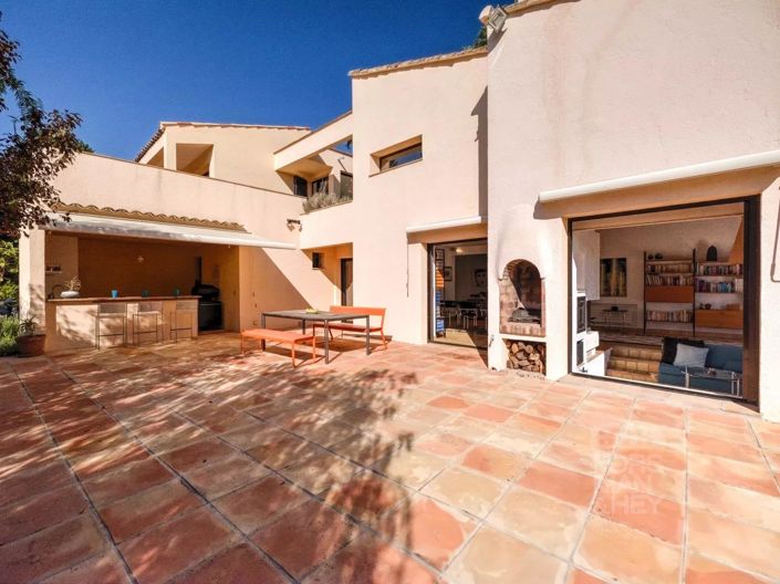 Image No.1-4 Bed House for sale