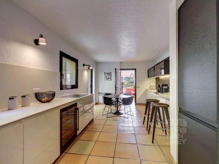 Image No.8-4 Bed House for sale