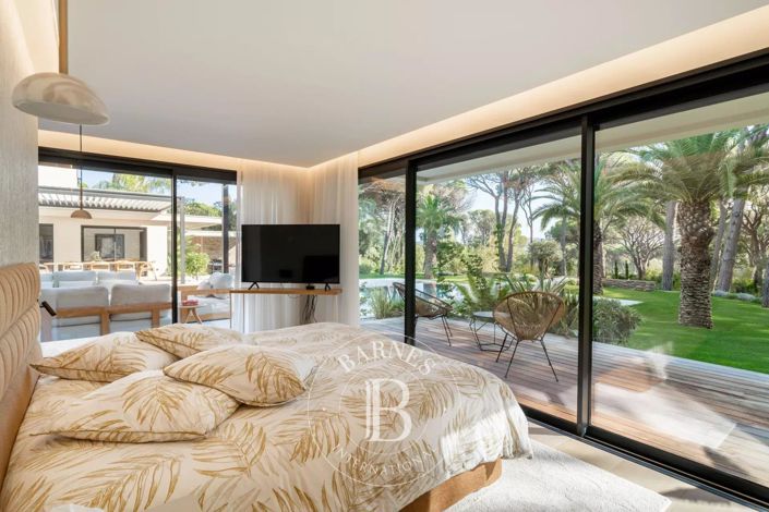 Image No.6-6 Bed House for sale