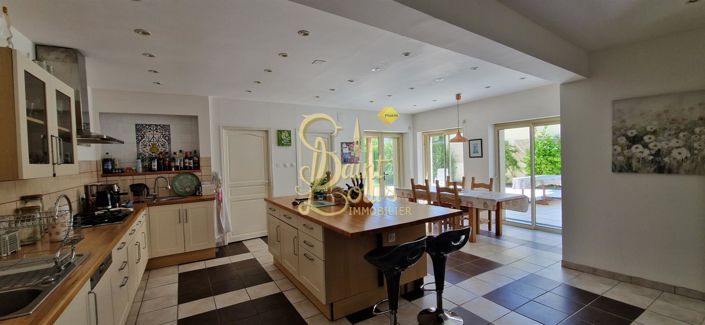 Image No.6-4 Bed House for sale