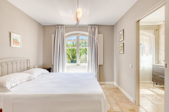 Image No.6-4 Bed House for sale