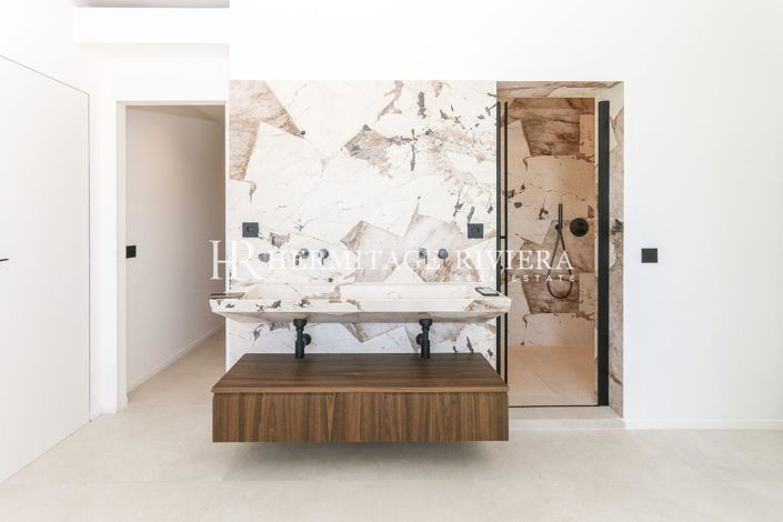 Image No.18-4 Bed House for sale