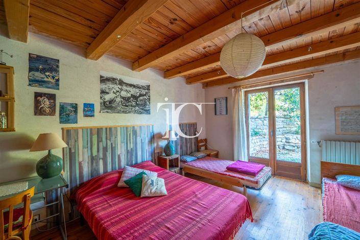 Image No.9-5 Bed House for sale