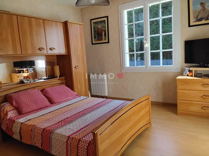 Image No.10-6 Bed House for sale