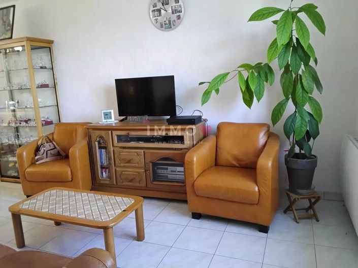 Image No.8-6 Bed House for sale