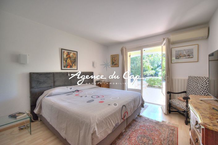 Image No.15-4 Bed House for sale