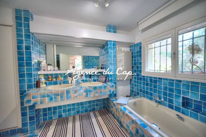 Image No.16-4 Bed House for sale