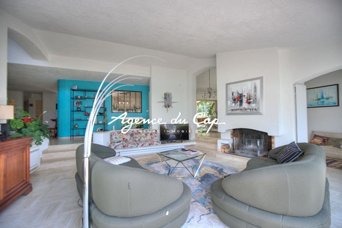 Image No.2-4 Bed House for sale