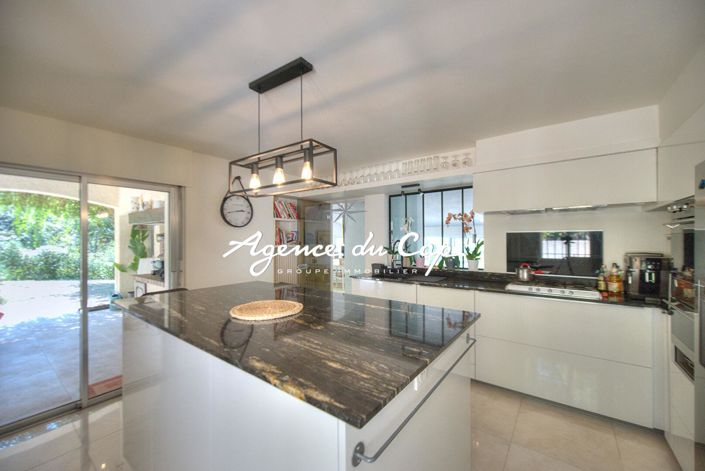 Image No.7-4 Bed House for sale