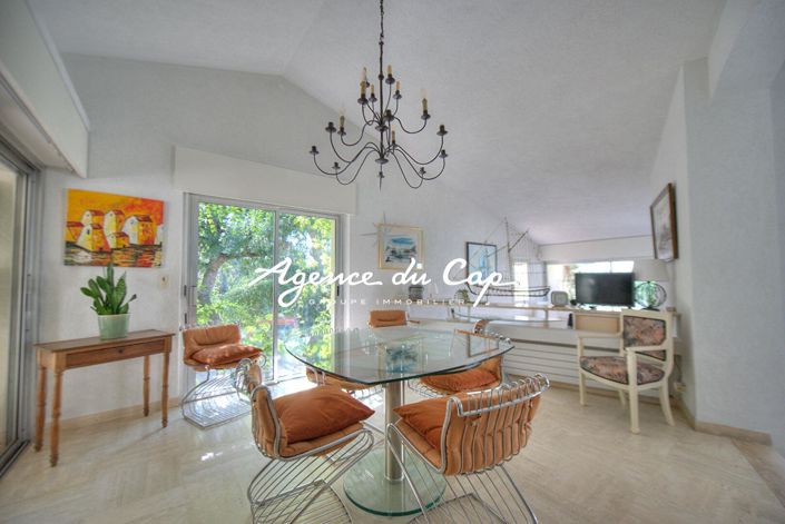 Image No.8-4 Bed House for sale