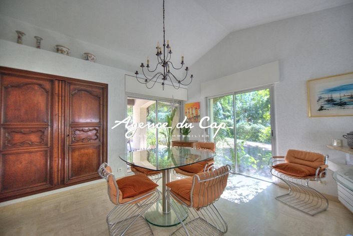 Image No.9-4 Bed House for sale