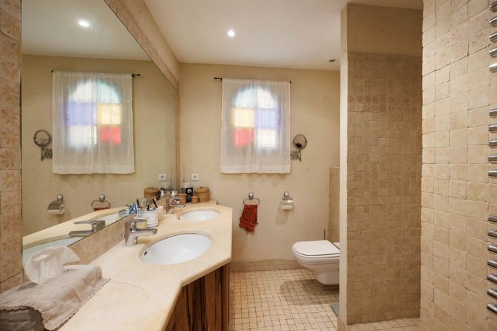 Image No.19-4 Bed House for sale