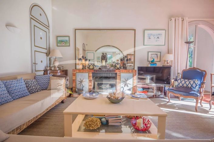 Image No.10-7 Bed House for sale