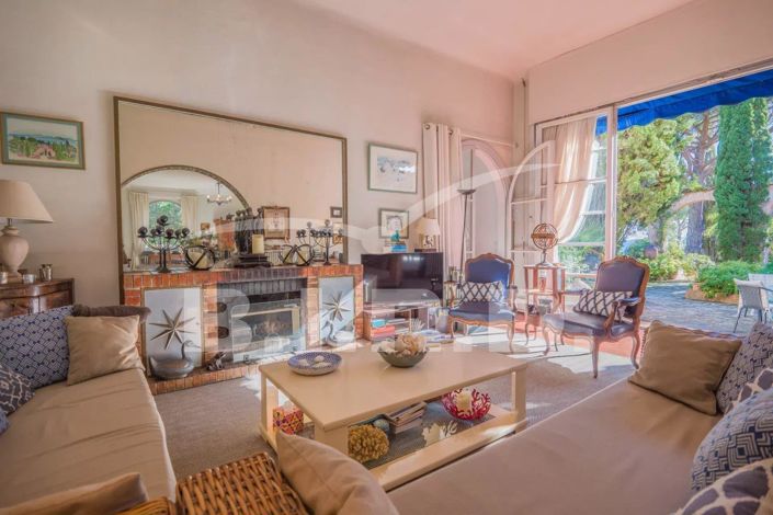 Image No.9-7 Bed House for sale