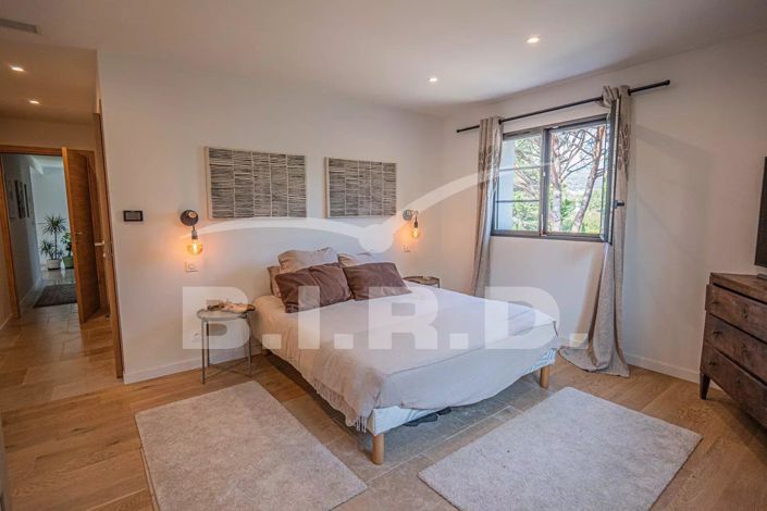 Image No.10-6 Bed House for sale