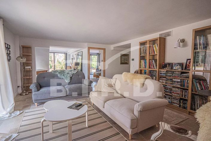 Image No.7-6 Bed House for sale