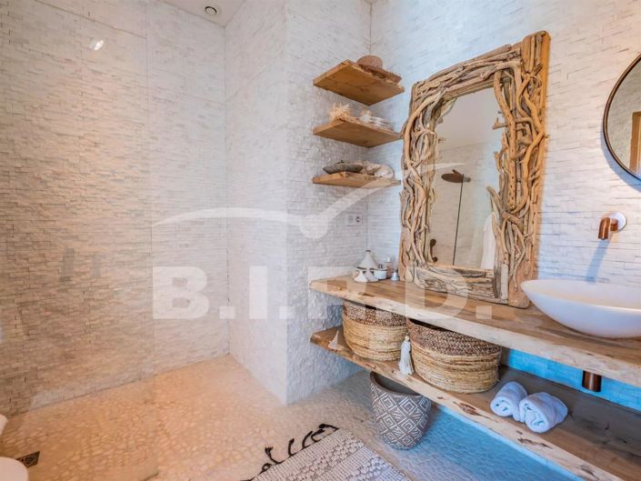 Image No.17-4 Bed House for sale