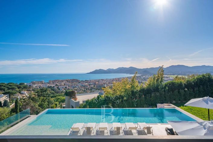 Image No.2-5 Bed House for sale