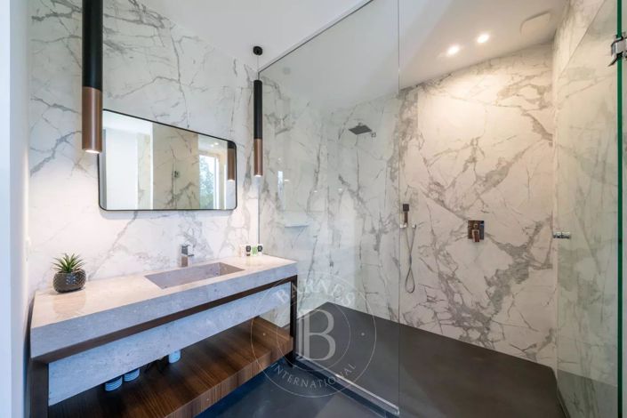 Image No.23-5 Bed House for sale