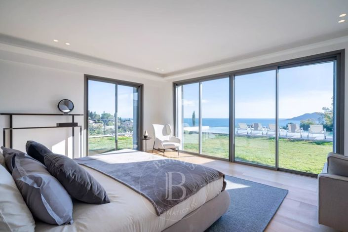 Image No.9-5 Bed House for sale