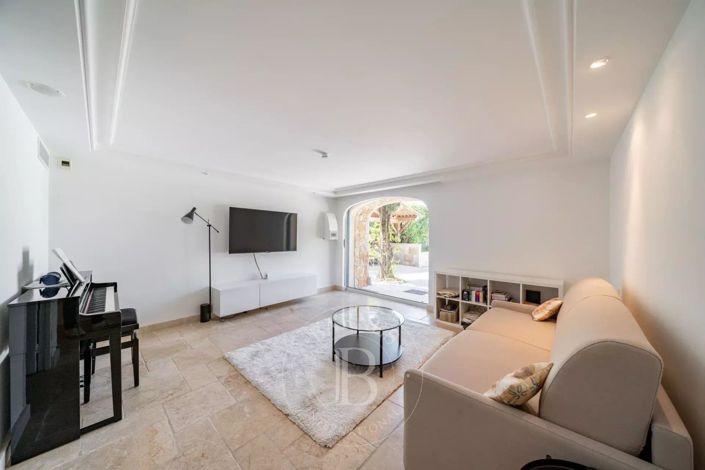 Image No.10-4 Bed House for sale