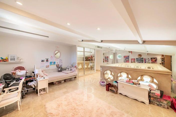 Image No.11-4 Bed House for sale