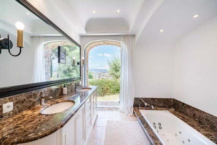 Image No.8-4 Bed House for sale