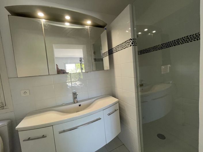 Image No.10-3 Bed House for sale