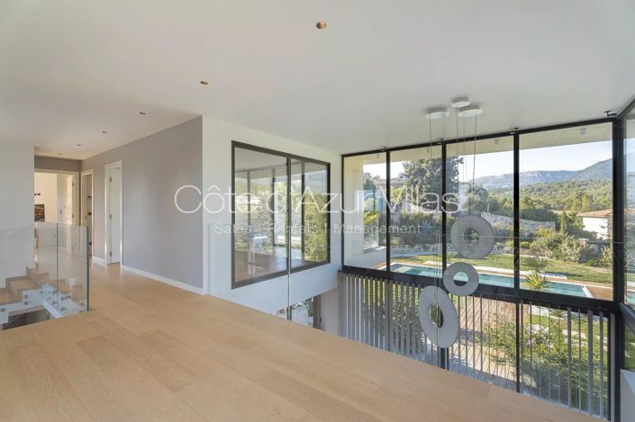 Image No.12-5 Bed House for sale