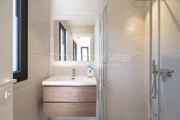 Image No.16-5 Bed House for sale