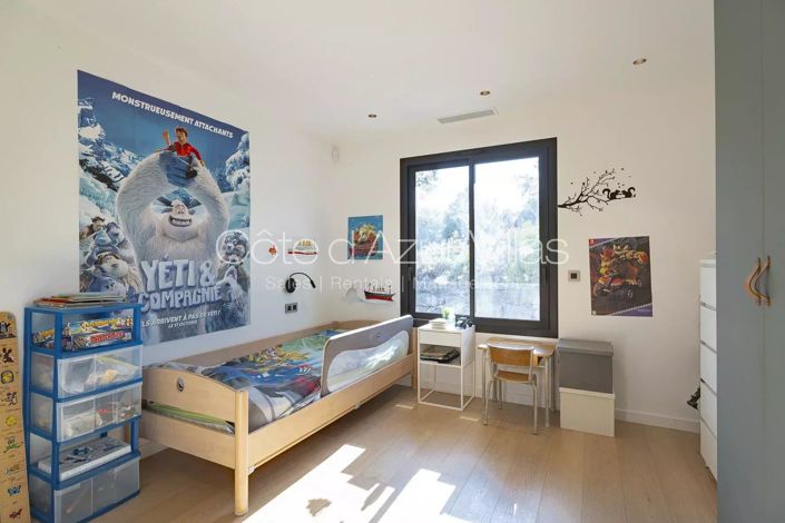 Image No.17-5 Bed House for sale