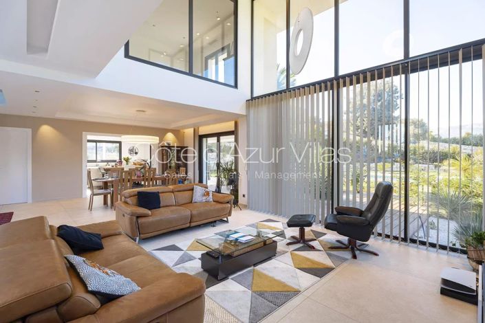 Image No.4-5 Bed House for sale