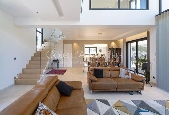 Image No.6-5 Bed House for sale