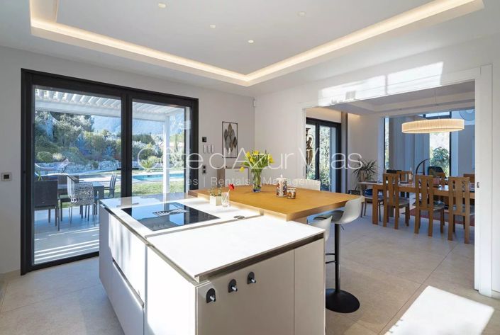 Image No.8-5 Bed House for sale