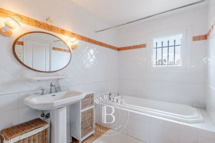 Image No.14-4 Bed House for sale