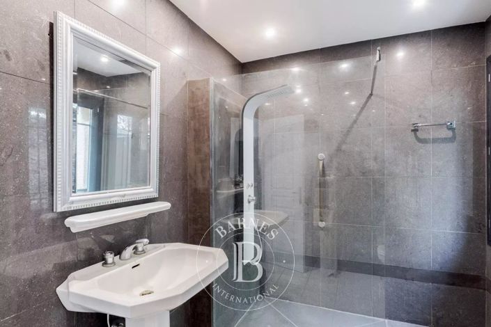 Image No.17-4 Bed House for sale