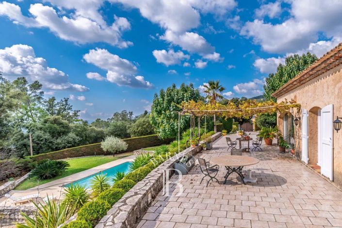 Image No.2-4 Bed House for sale