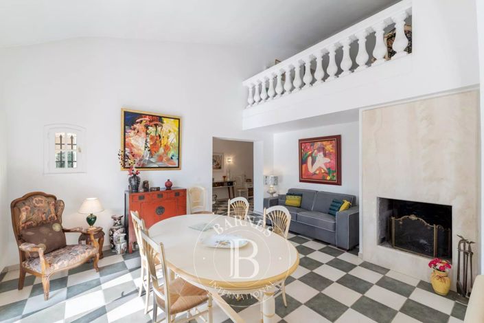 Image No.9-4 Bed House for sale