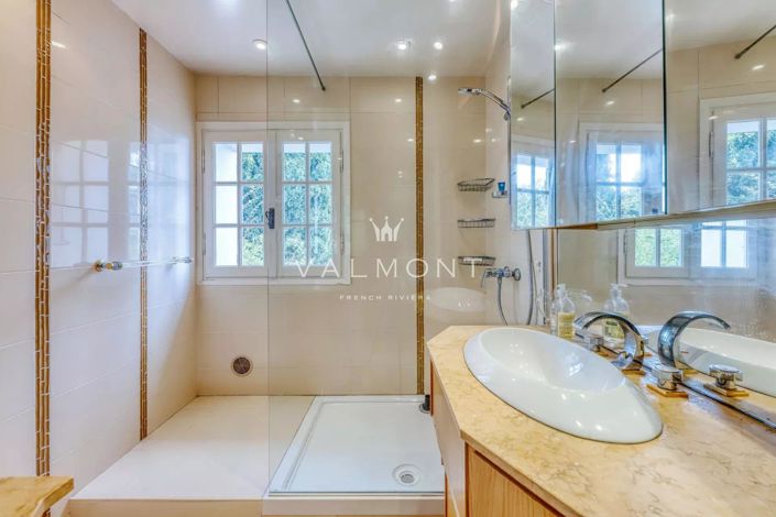 Image No.17-6 Bed House for sale