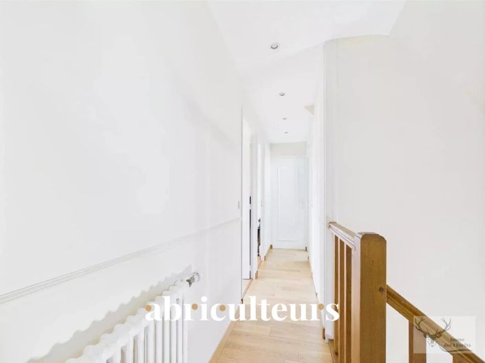 Image No.10-5 Bed House for sale