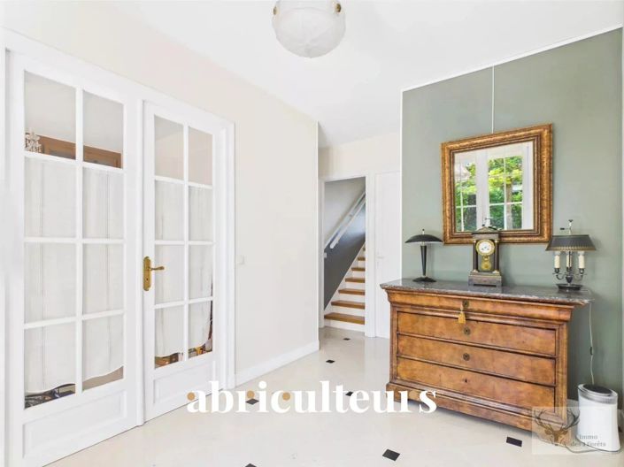 Image No.2-5 Bed House for sale