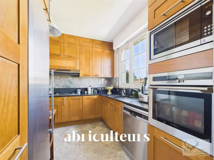 Image No.7-5 Bed House for sale