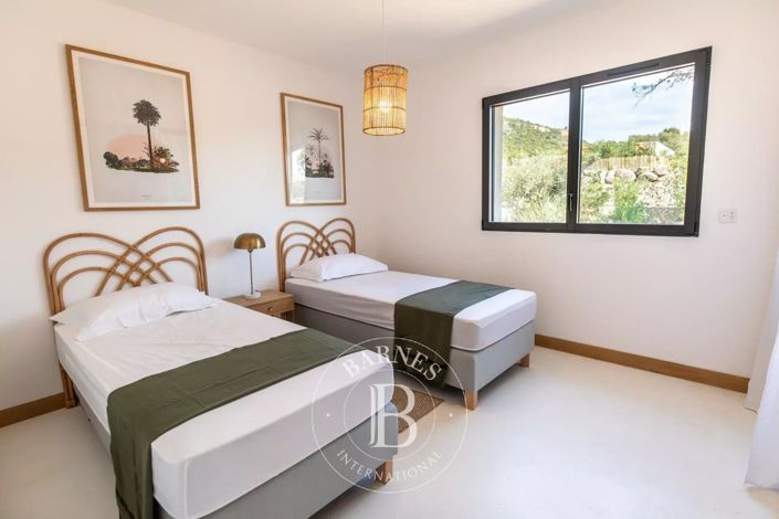 Image No.7-4 Bed House for sale