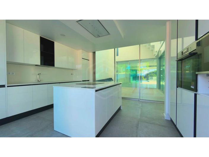 Image No.11-3 Bed House for sale