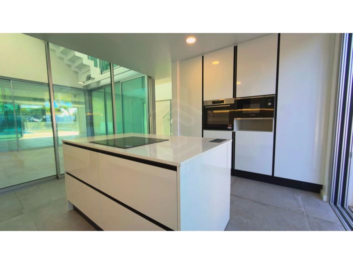 Image No.18-3 Bed House for sale